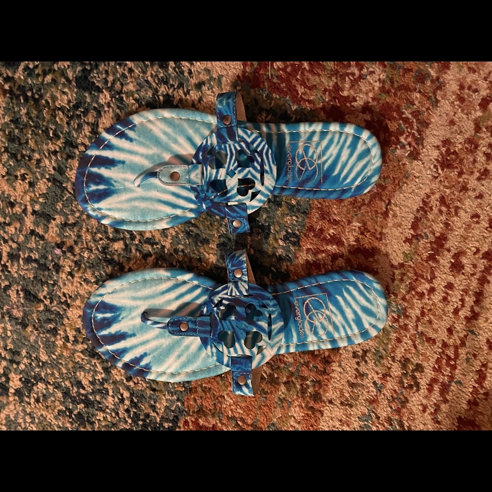 Everglades size 6 blue tye dye flip flops